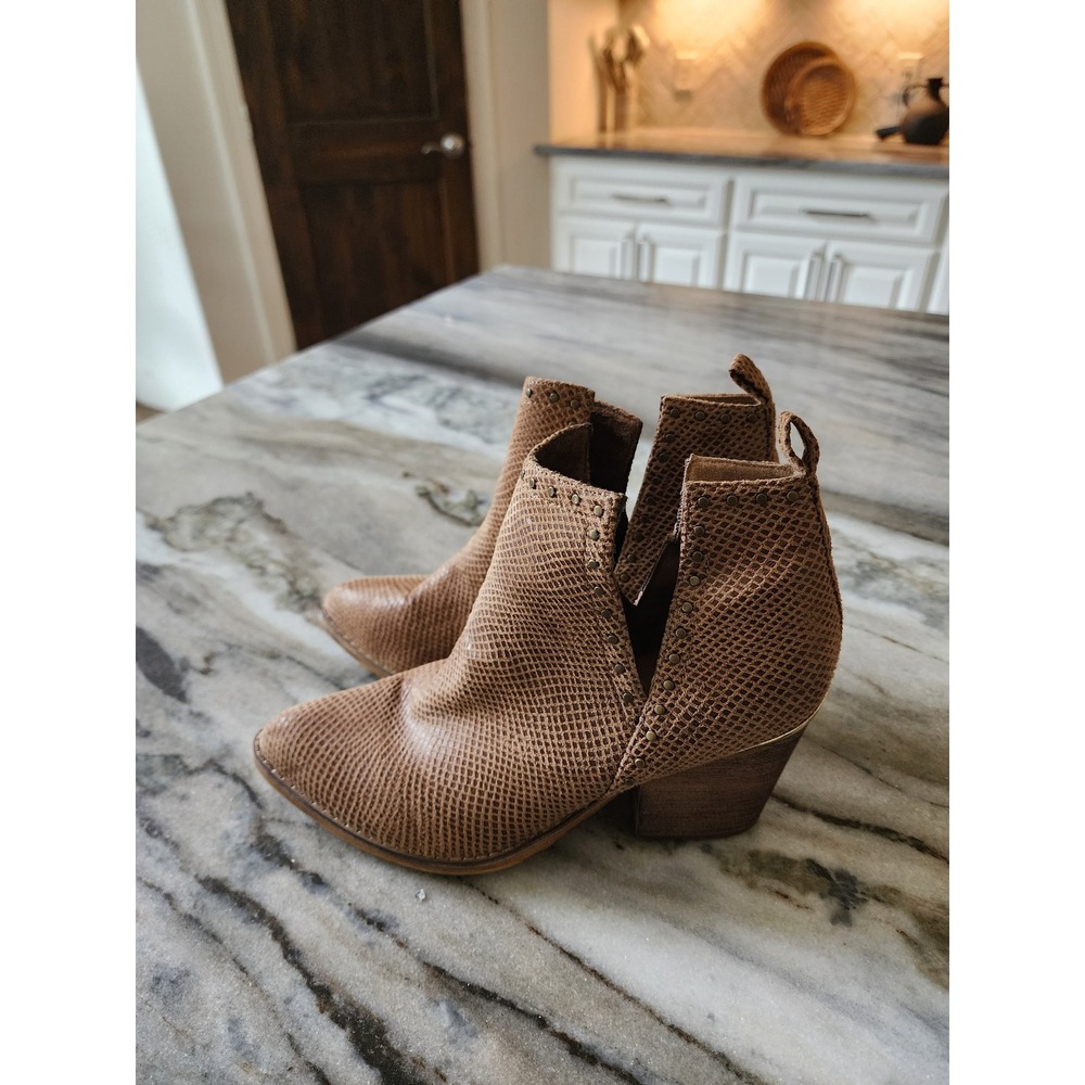 Jellypop Womens Tan Snakeskin Studded Ankle‎ Booties Block Heel Size 8